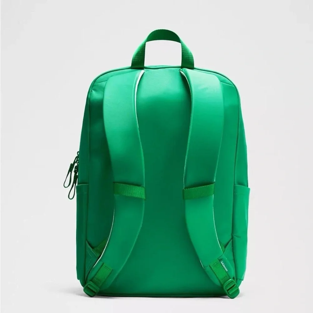 Lululemon Everywhere Backpack 22L- Raceway Green/Sheer Oak